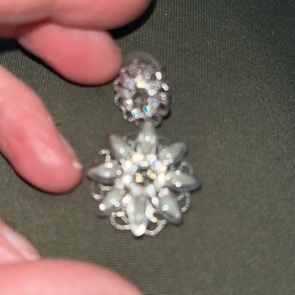 CAROLEE Silver -Crystal Floral Drop Earrings NWOB - Picture 4 of 4